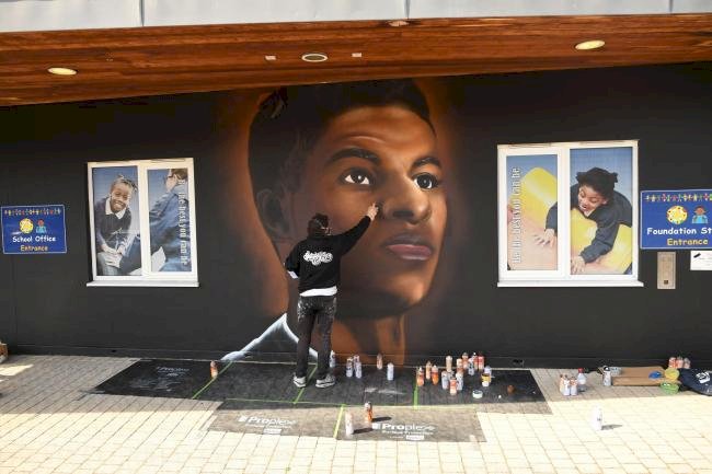 School children dedicate mural to Marcus Rashford after success of free school meals campaign - Voice Online