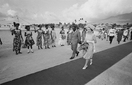 St Kitts and Nevis to consider becoming a republic
